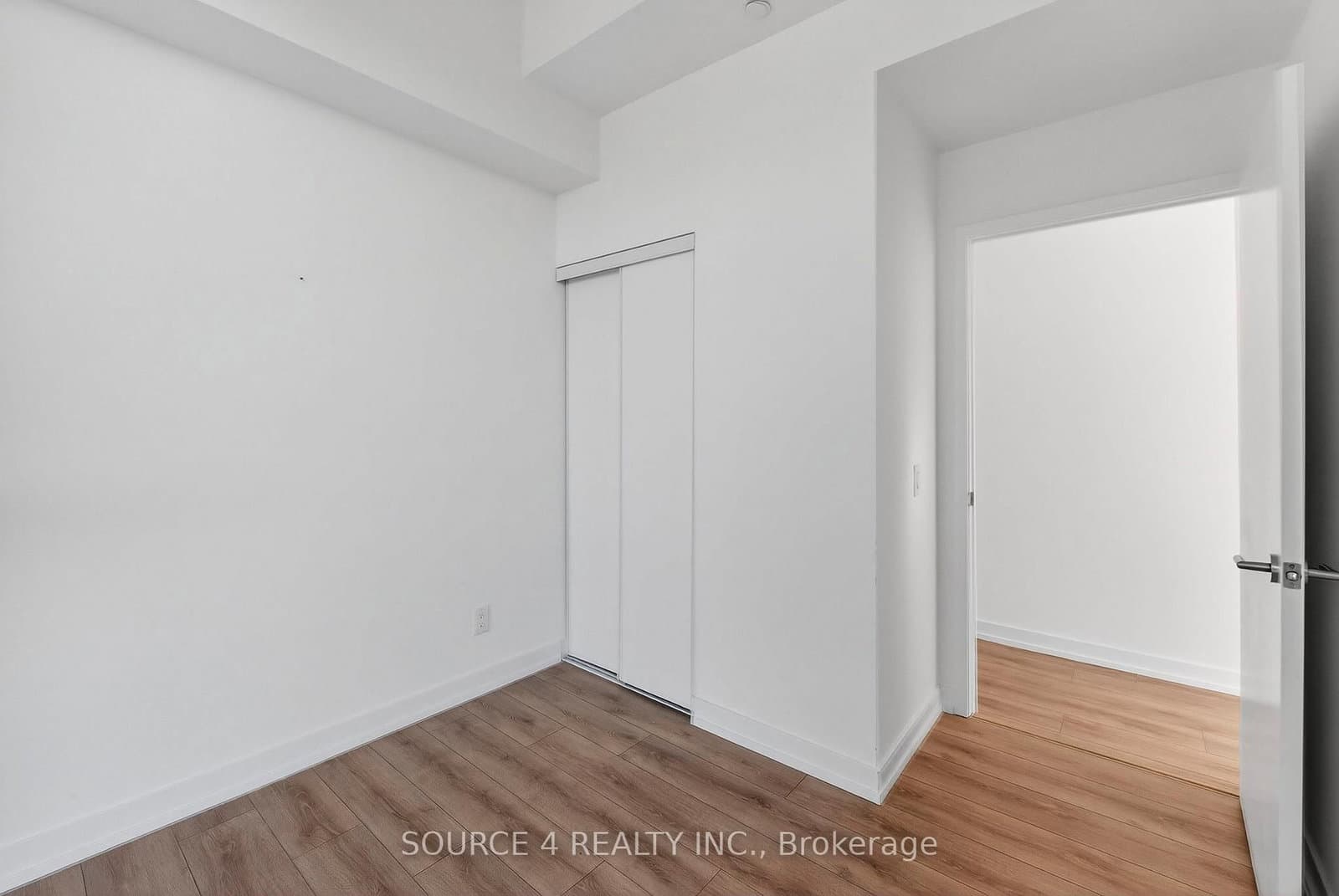 500 Dupont Street, Unit 717 thumbnail 4
