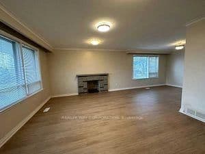 579 Sheppard Avenue E thumbnail 3