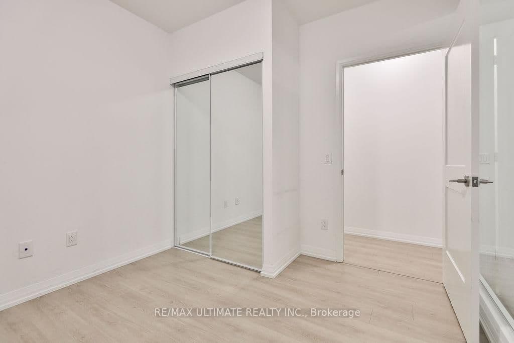 8 WIDMER Street, Unit 515 thumbnail 12