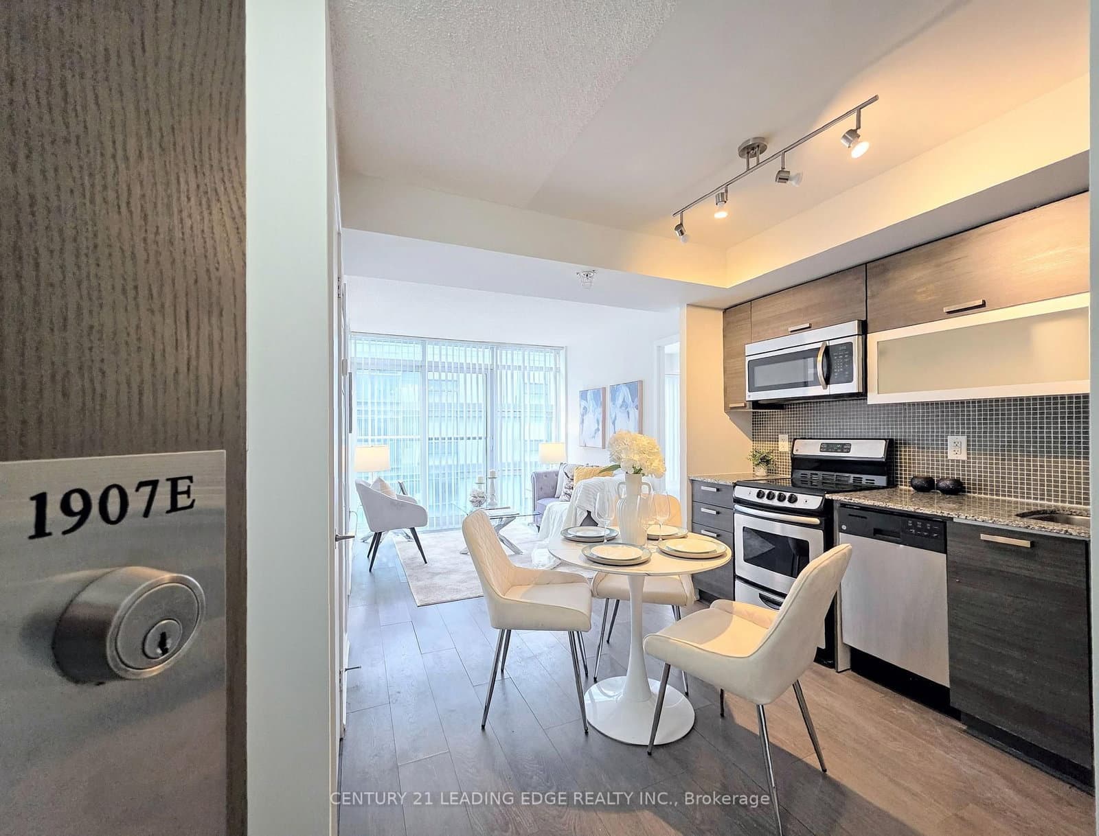 #1907E - 36 Lisgar Street