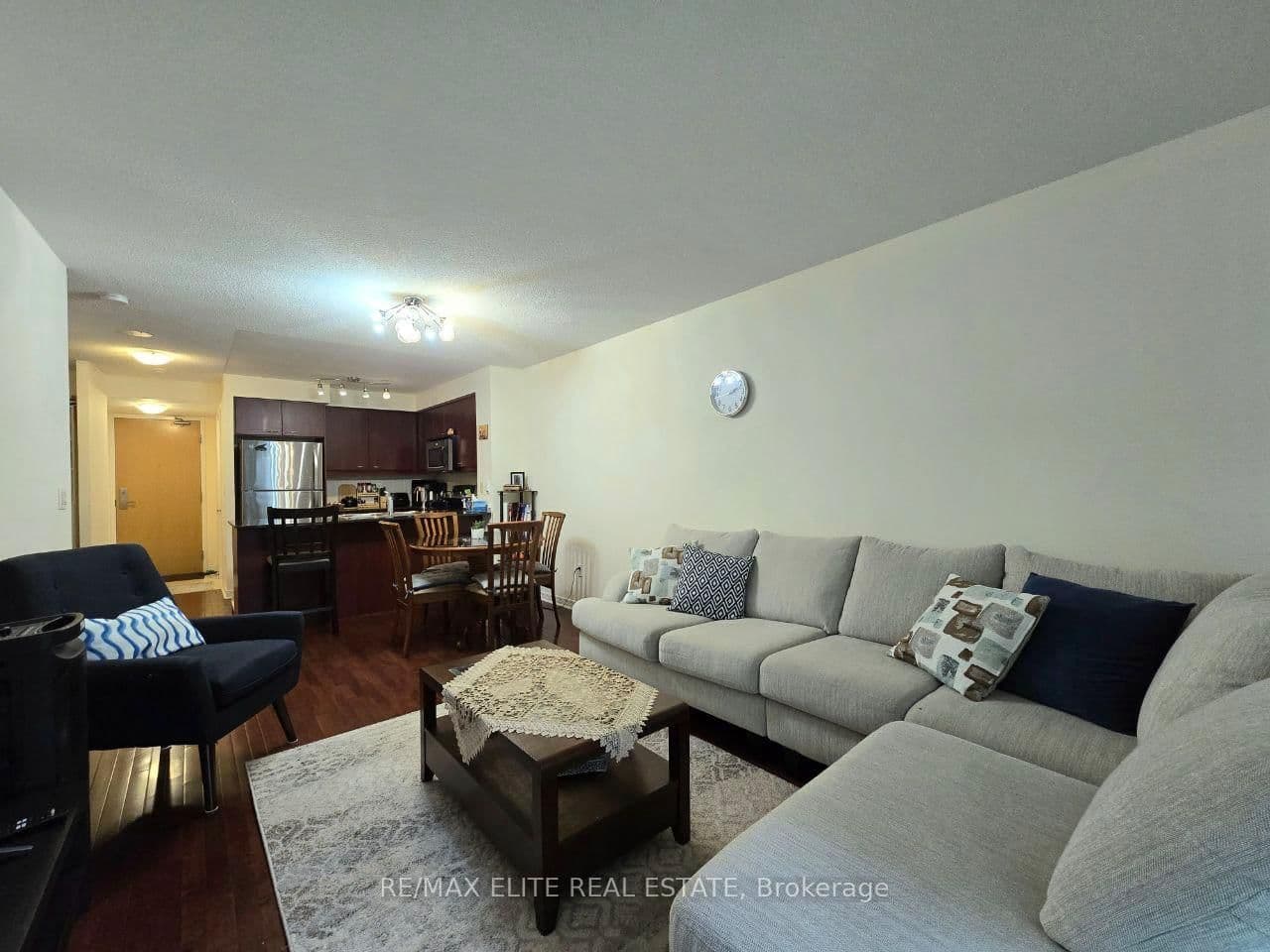 #220 - 509 Beecroft Road