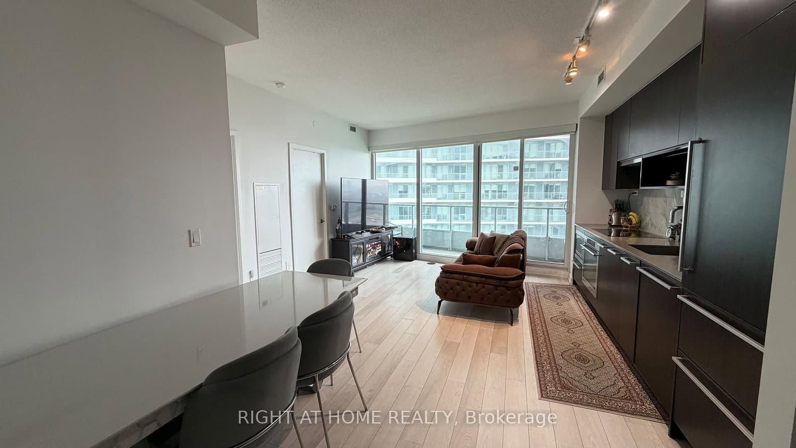 115 MCMAHON Drive E, Unit 1005 thumbnail 4