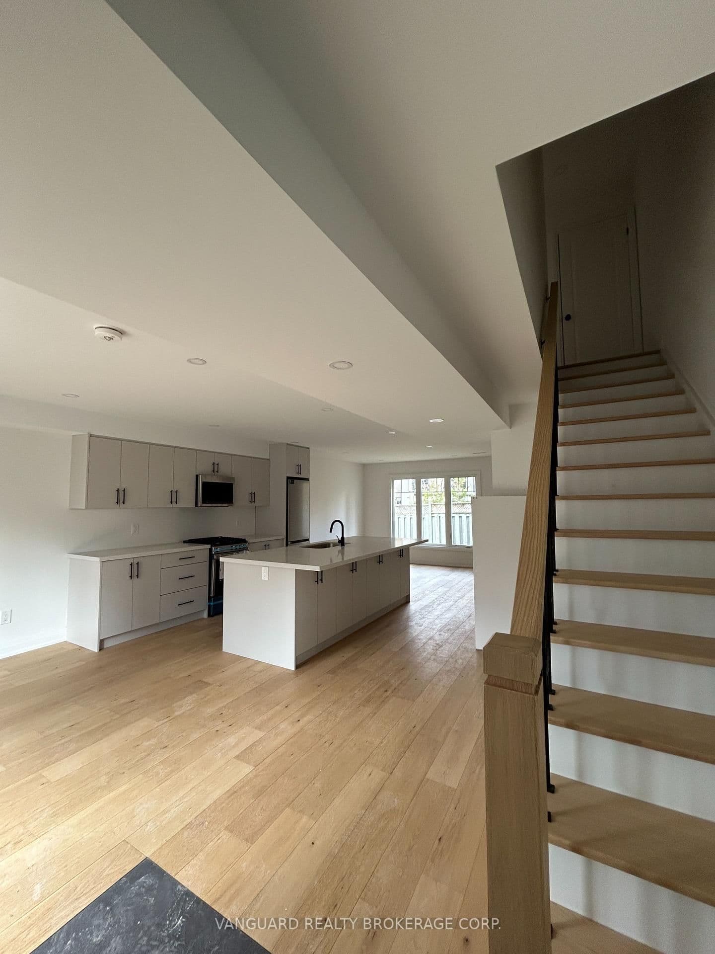 12 Franklin Avenue, Unit D thumbnail 2