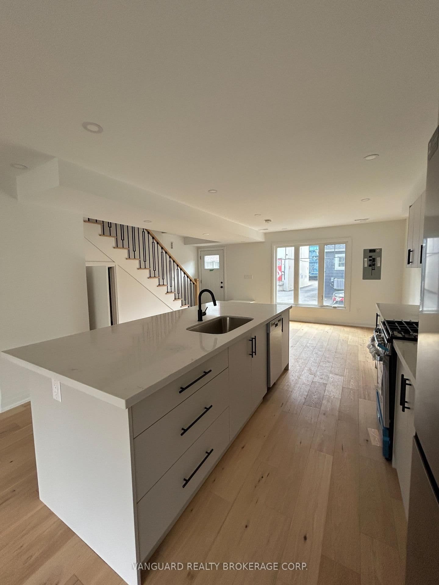 12 Franklin Avenue, Unit D thumbnail 3