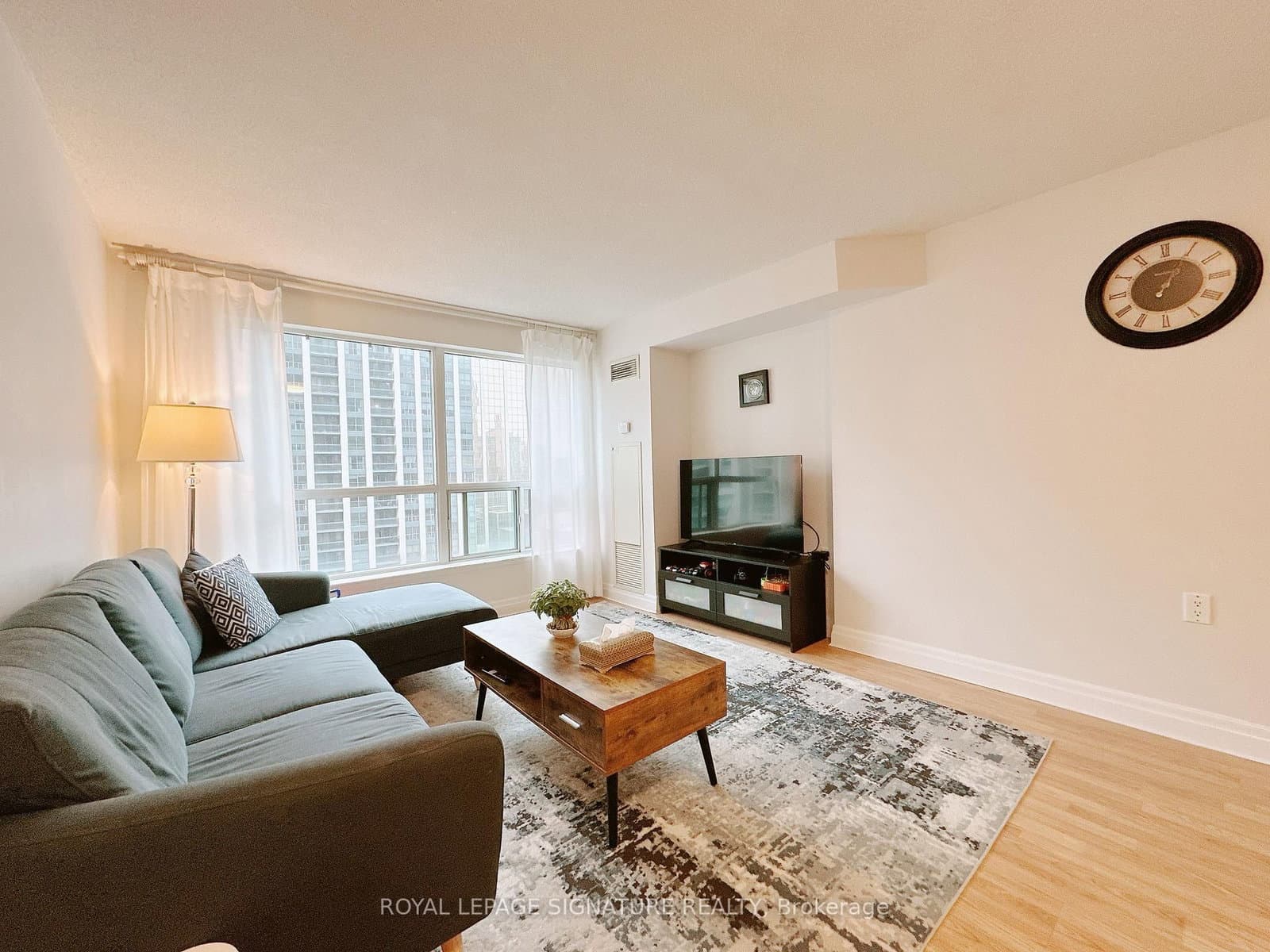 #905 - 21 Hillcrest Avenue
