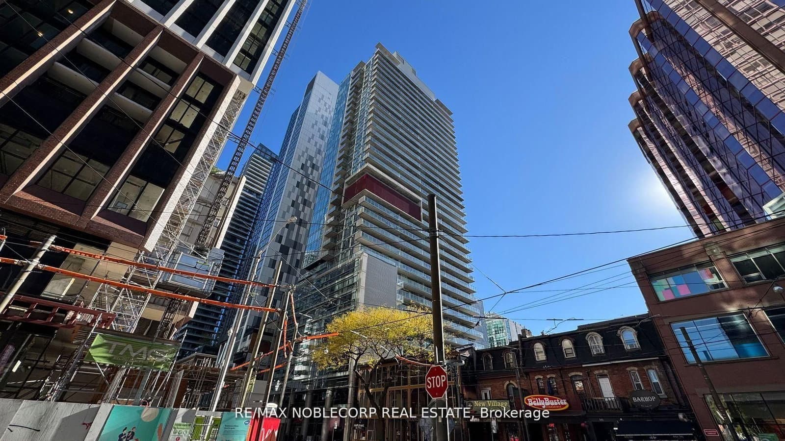 #810 - 375 King Street W
