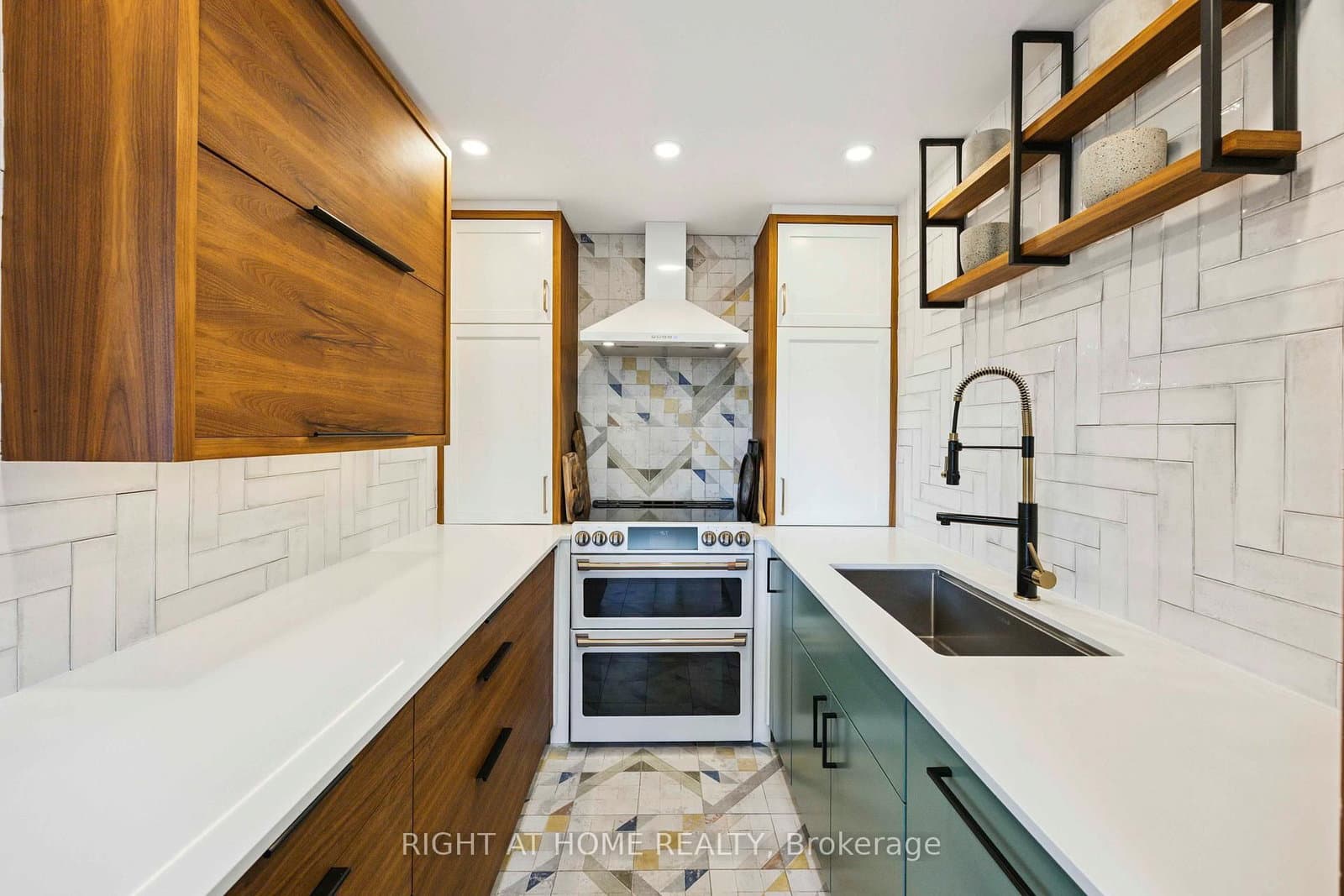 57 Neptune Drive, Unit 103 thumbnail 11
