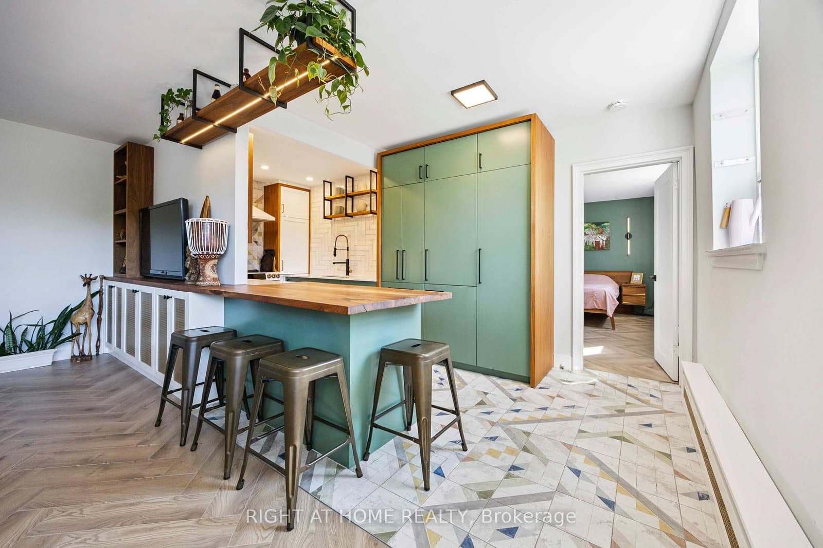 57 Neptune Drive, Unit 103 thumbnail 14