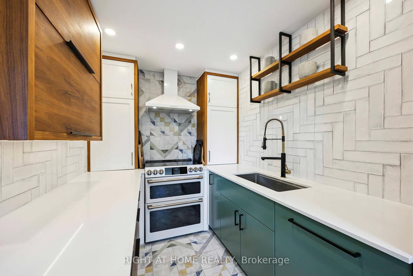 57 Neptune Drive, Unit 103 thumbnail 15