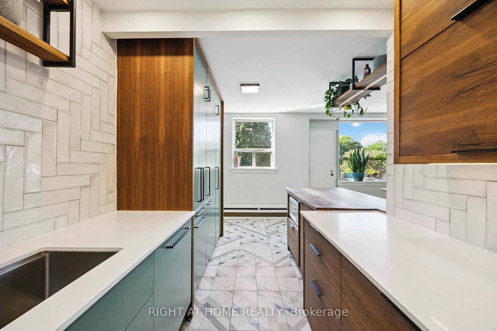 57 Neptune Drive, Unit 103 thumbnail 16