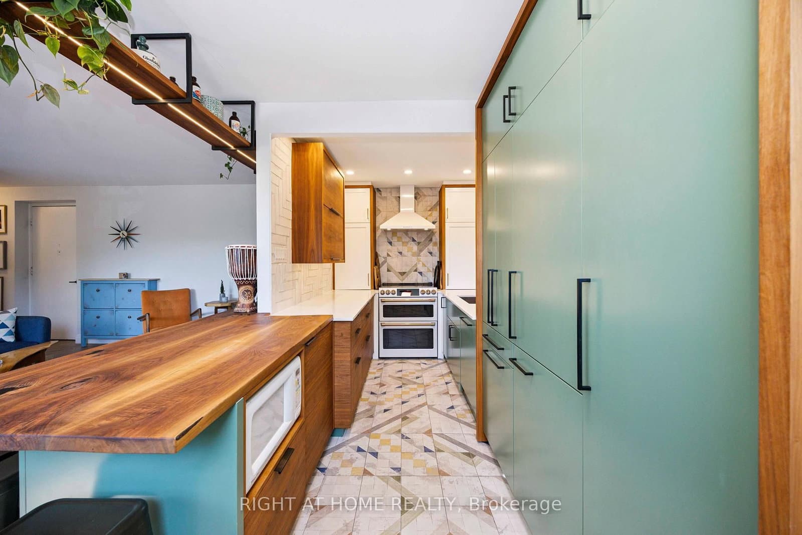 57 Neptune Drive, Unit 103 thumbnail 17