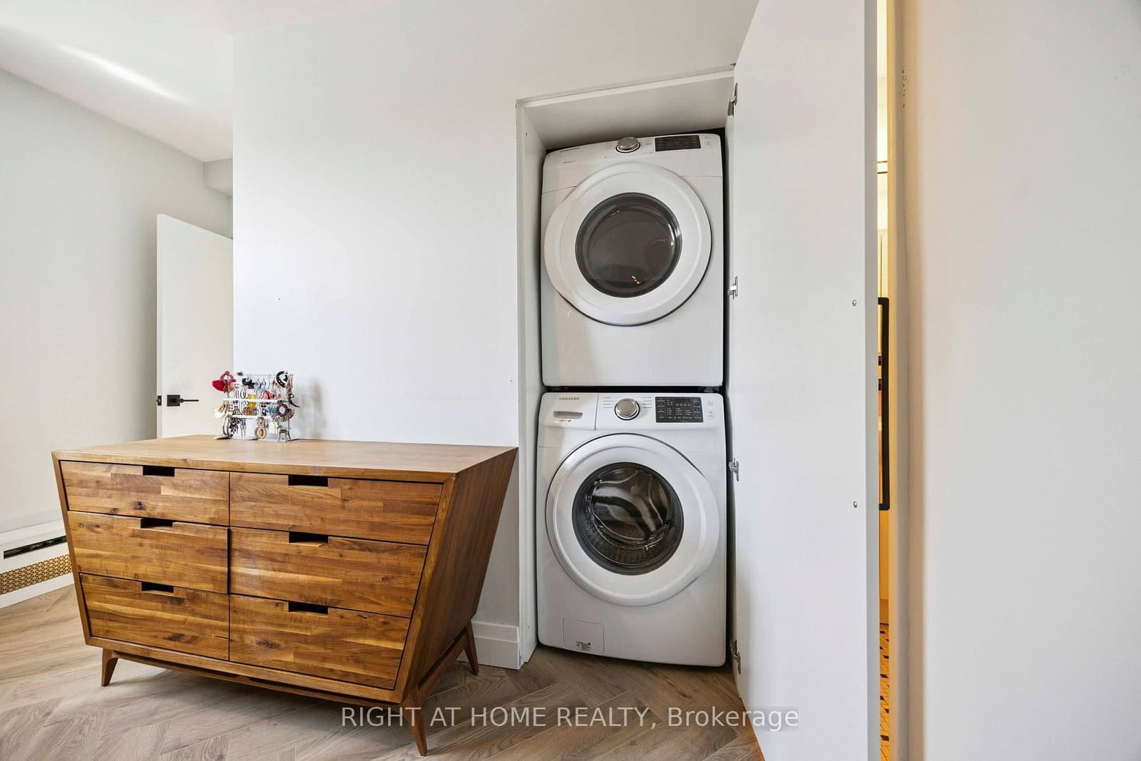 57 Neptune Drive, Unit 103 thumbnail 20