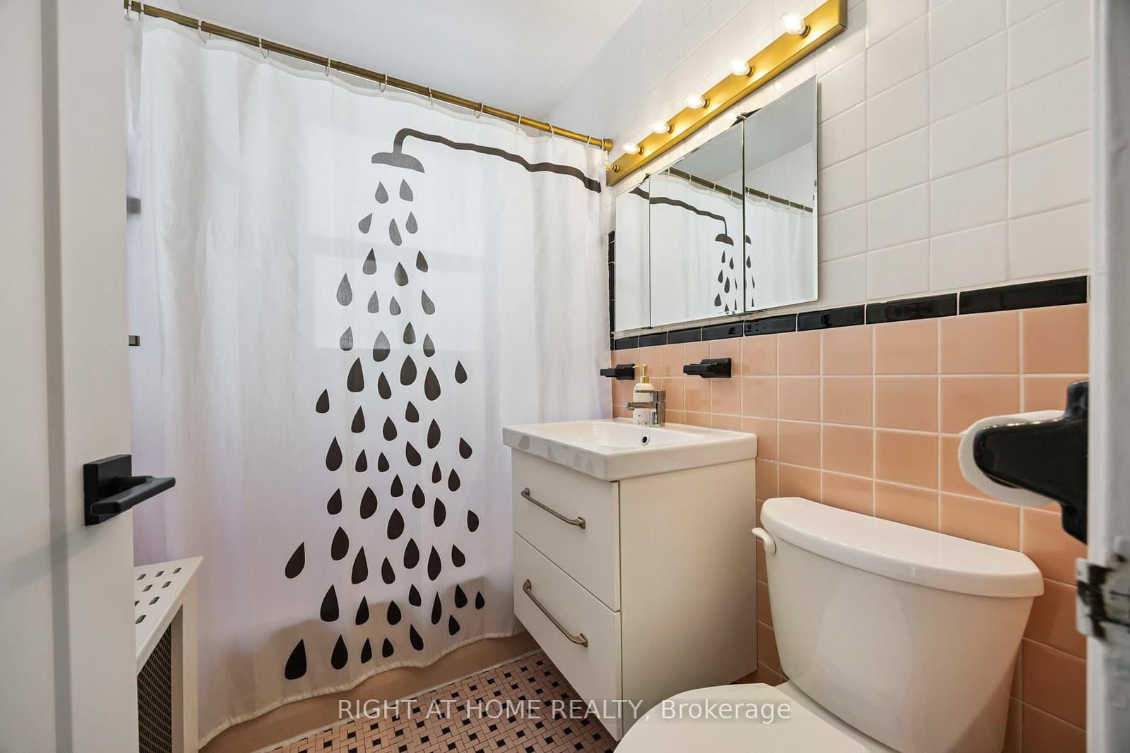 57 Neptune Drive, Unit 103 thumbnail 28