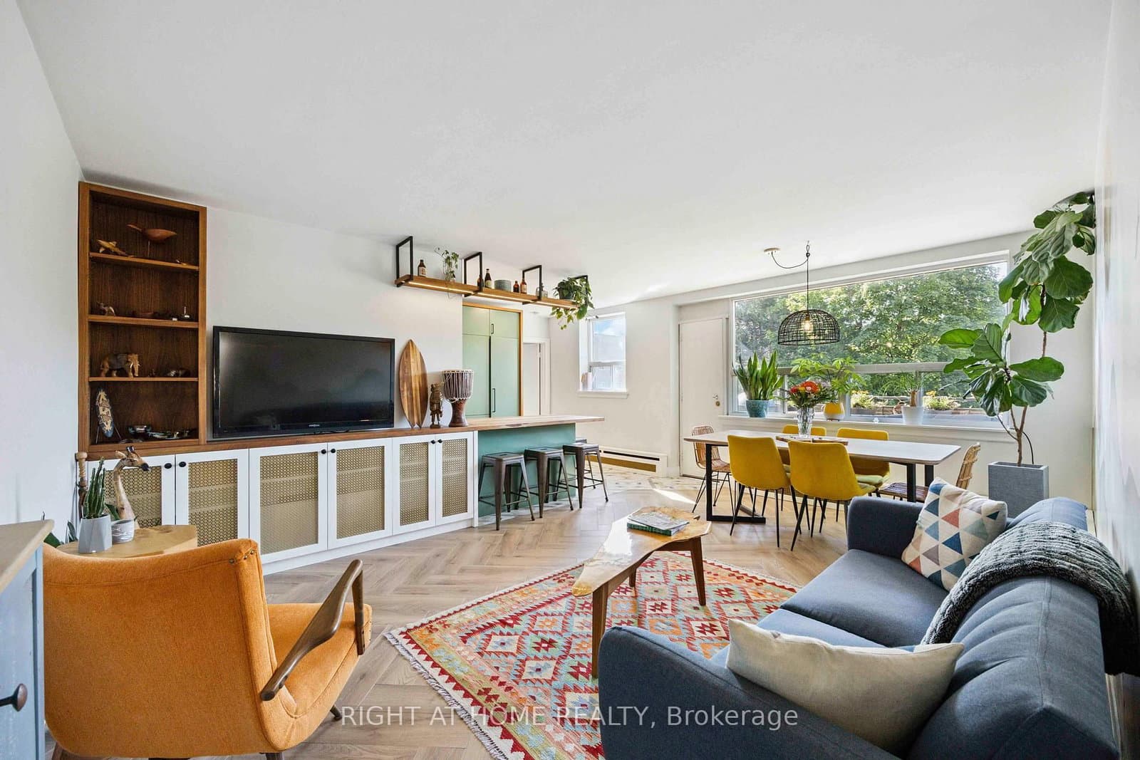 57 Neptune Drive, Unit 103 thumbnail 3