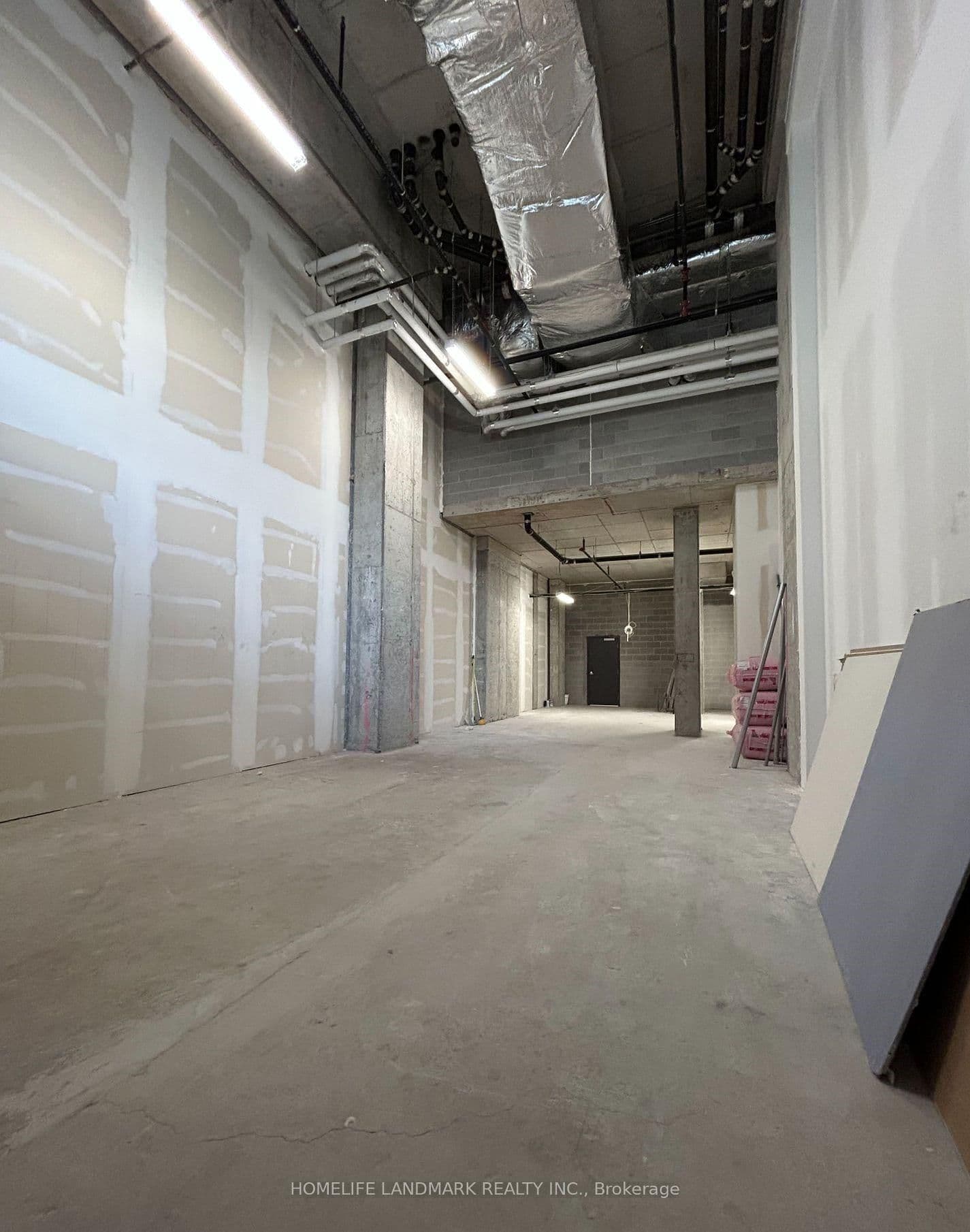 200 Dundas Street E, Unit B2 thumbnail 2