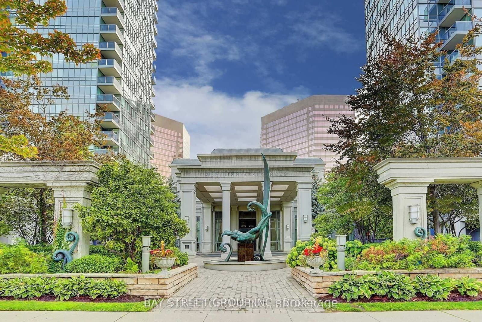 #818 - 25 Greenview Avenue