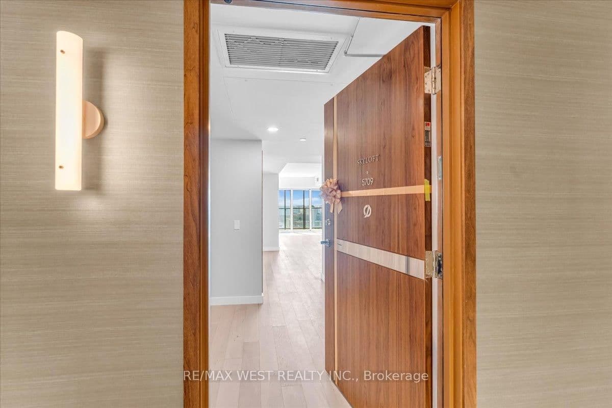 1 Concord Cityplace Way, Unit 5709 thumbnail 2