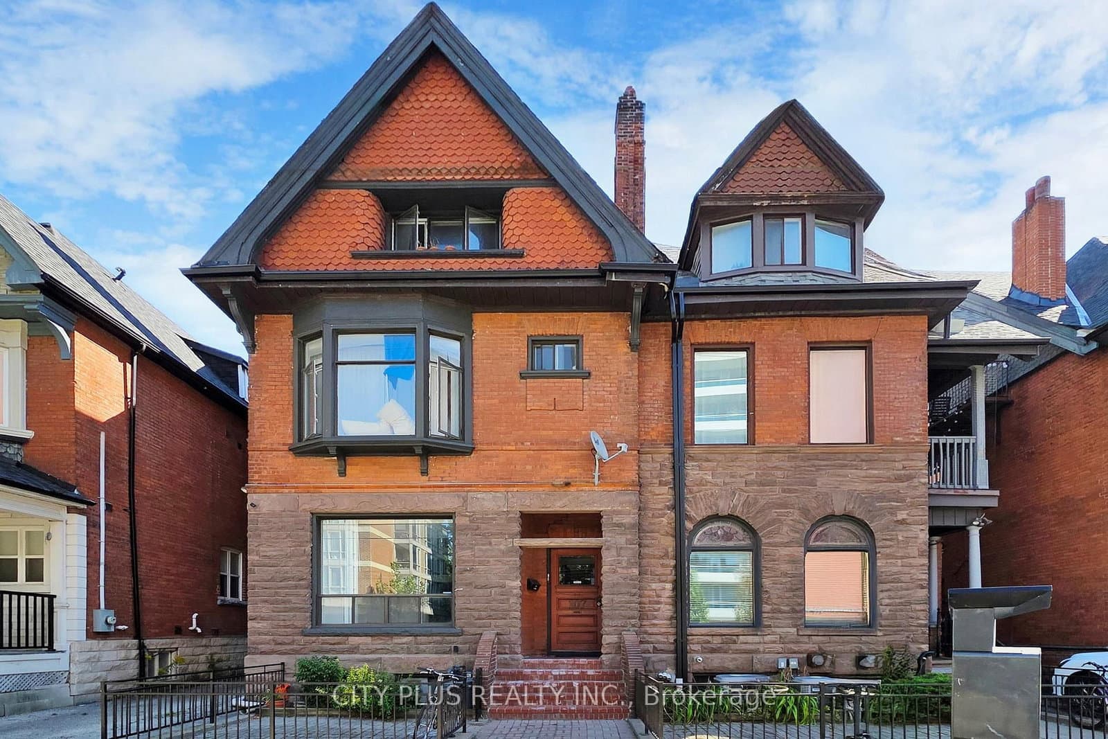 105-107 Spadina Road - Image 1