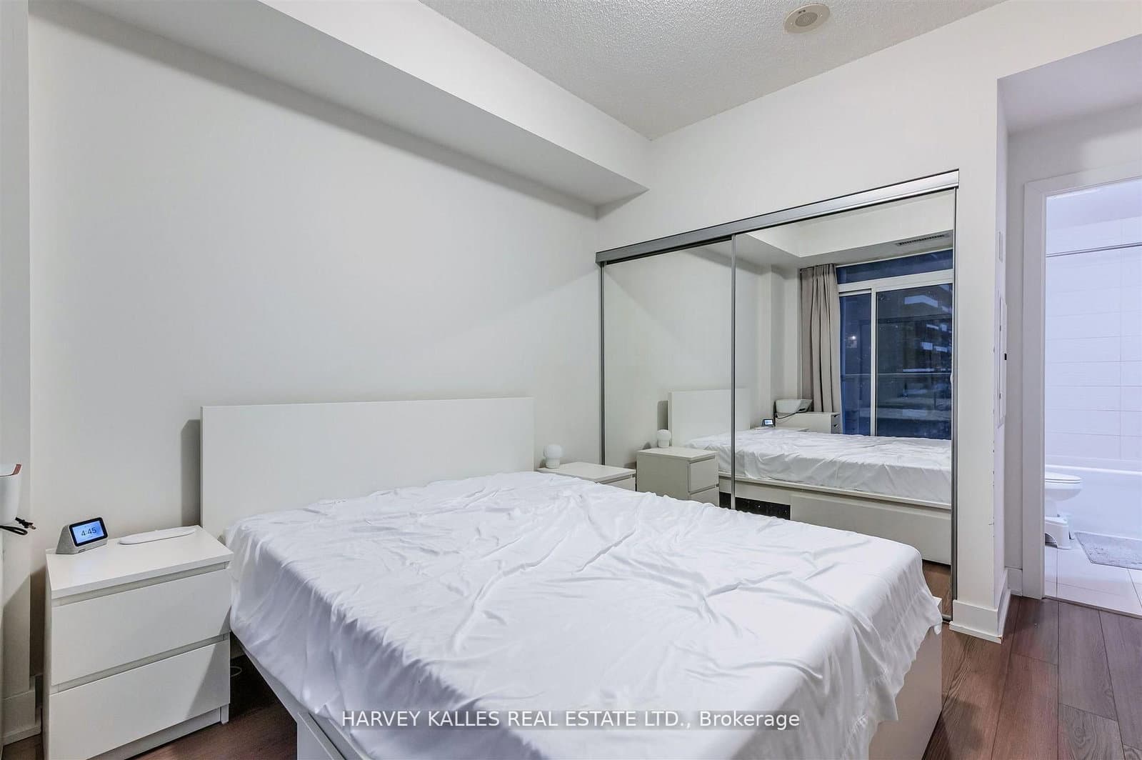 318 Richmond Street W, Unit 1508 thumbnail 23