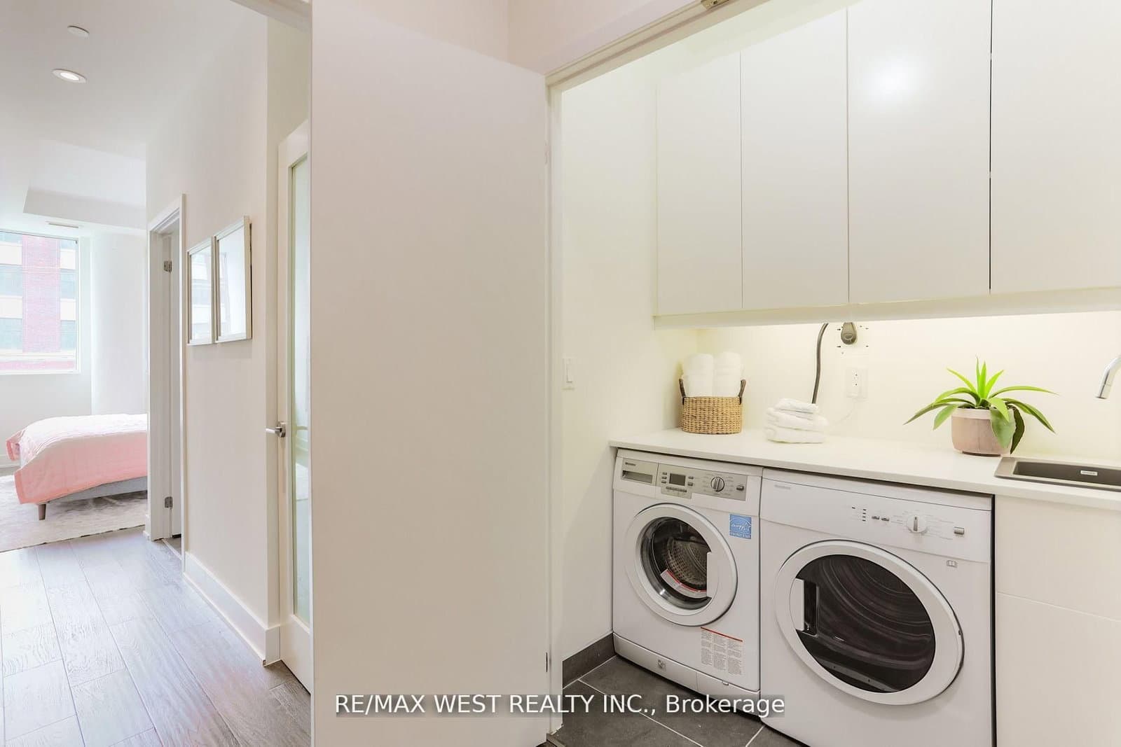 508 Wellington Street W, Unit TH02 thumbnail 11