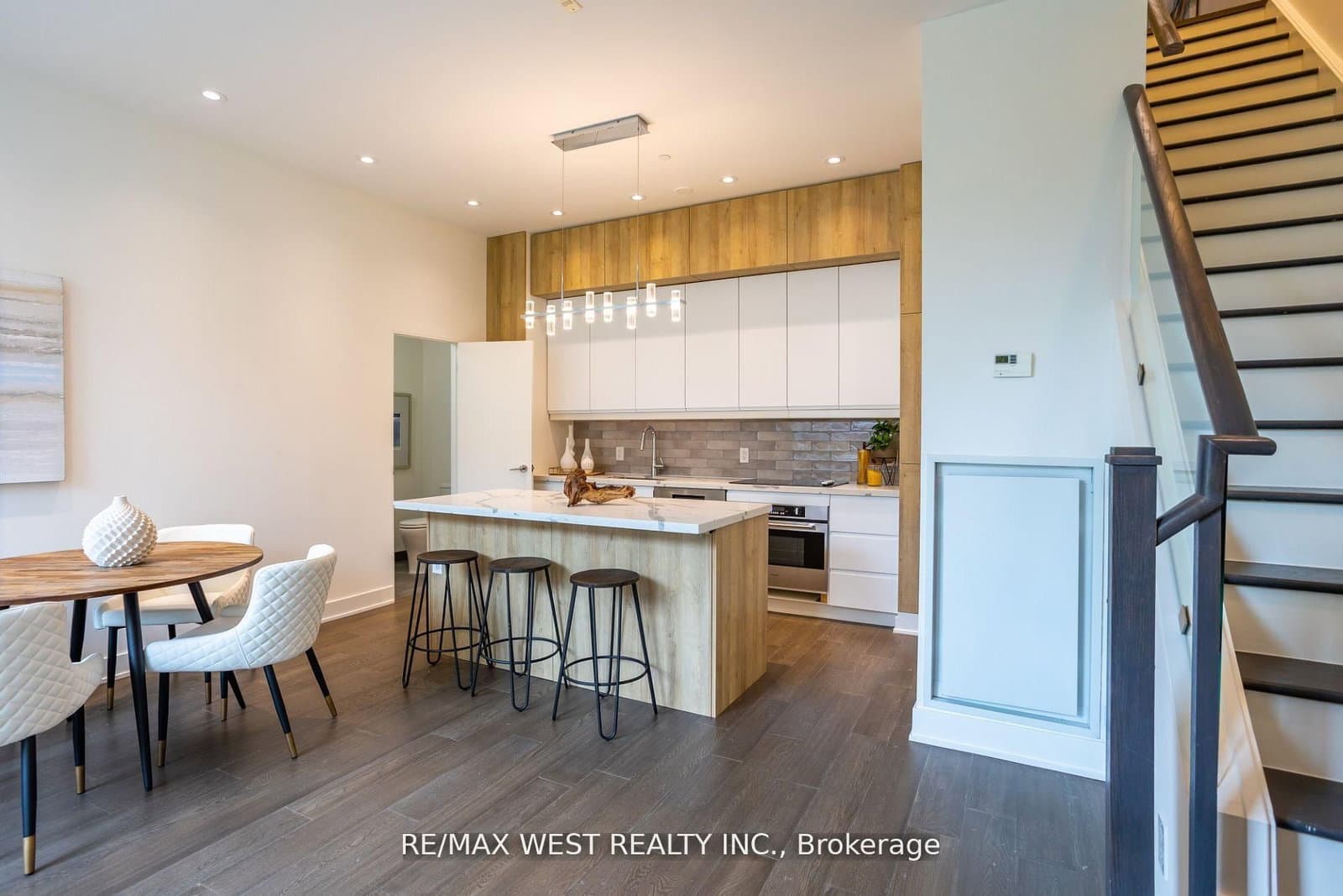 508 Wellington Street W, Unit TH02 thumbnail 2