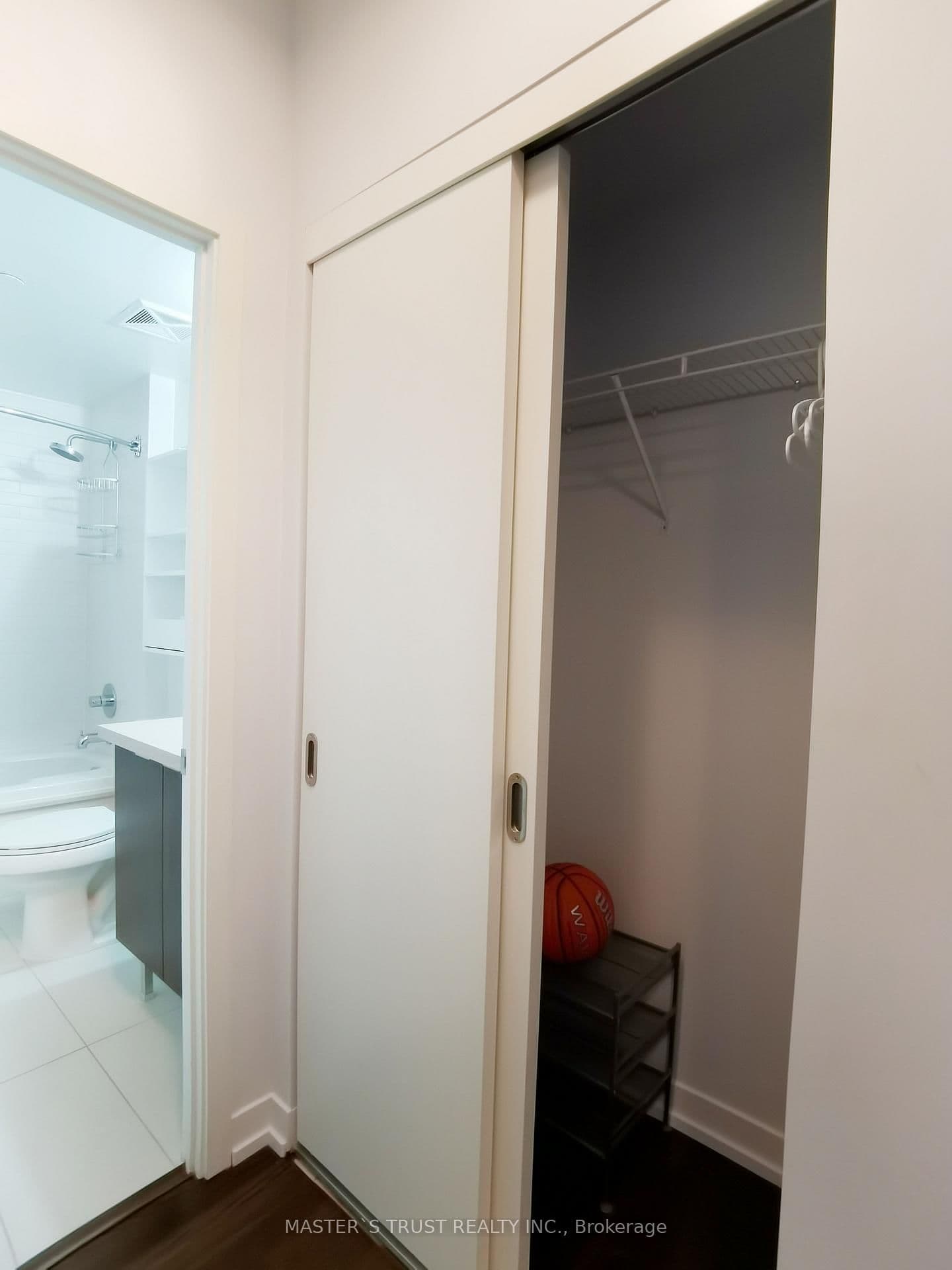 21 Widmer Street, Unit 2805 thumbnail 18