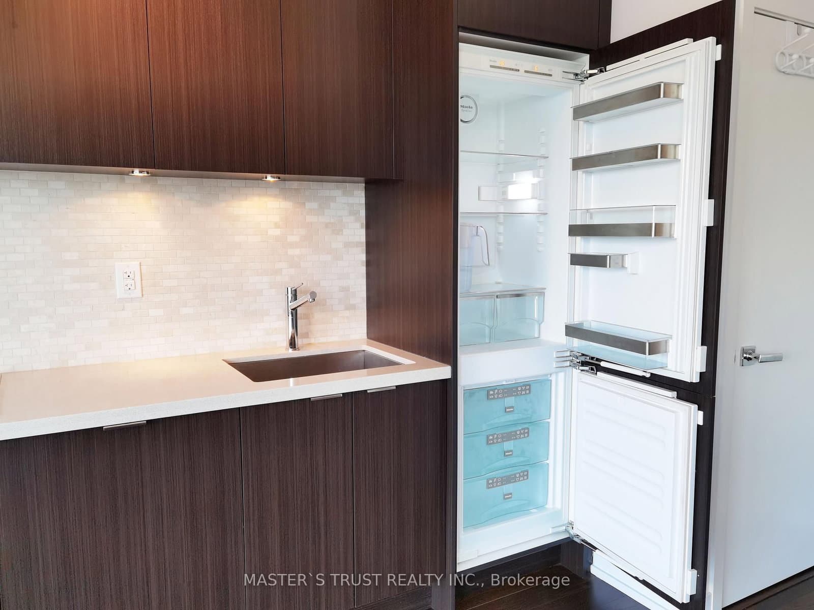21 Widmer Street, Unit 2805 thumbnail 7