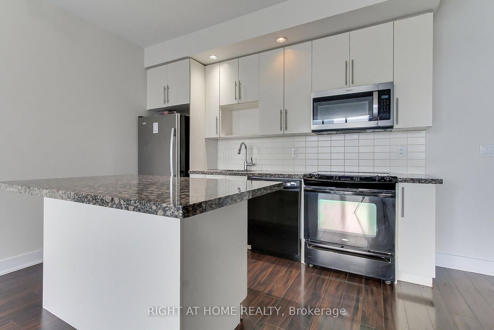 28 Linden Street, Unit 1405 thumbnail 17