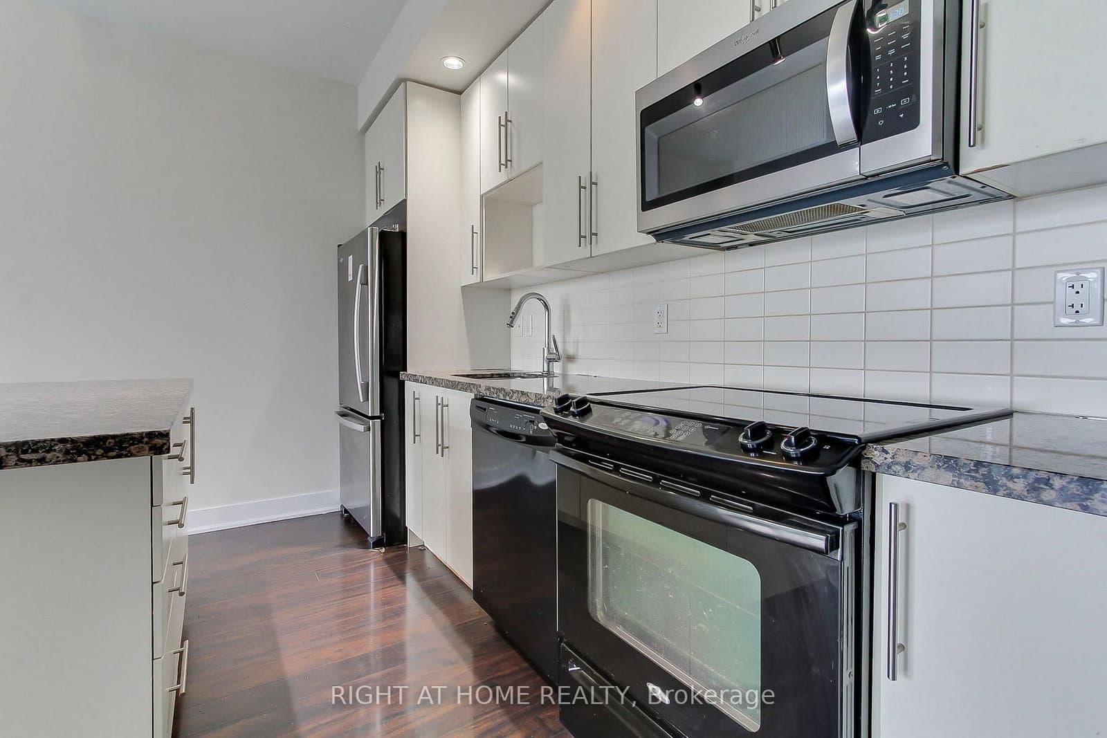 28 Linden Street, Unit 1405 thumbnail 18