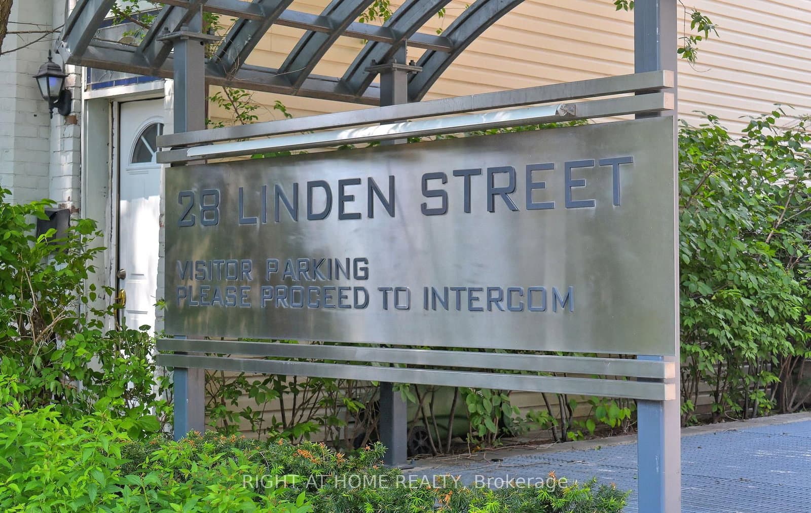 28 Linden Street, Unit 1405 thumbnail 2