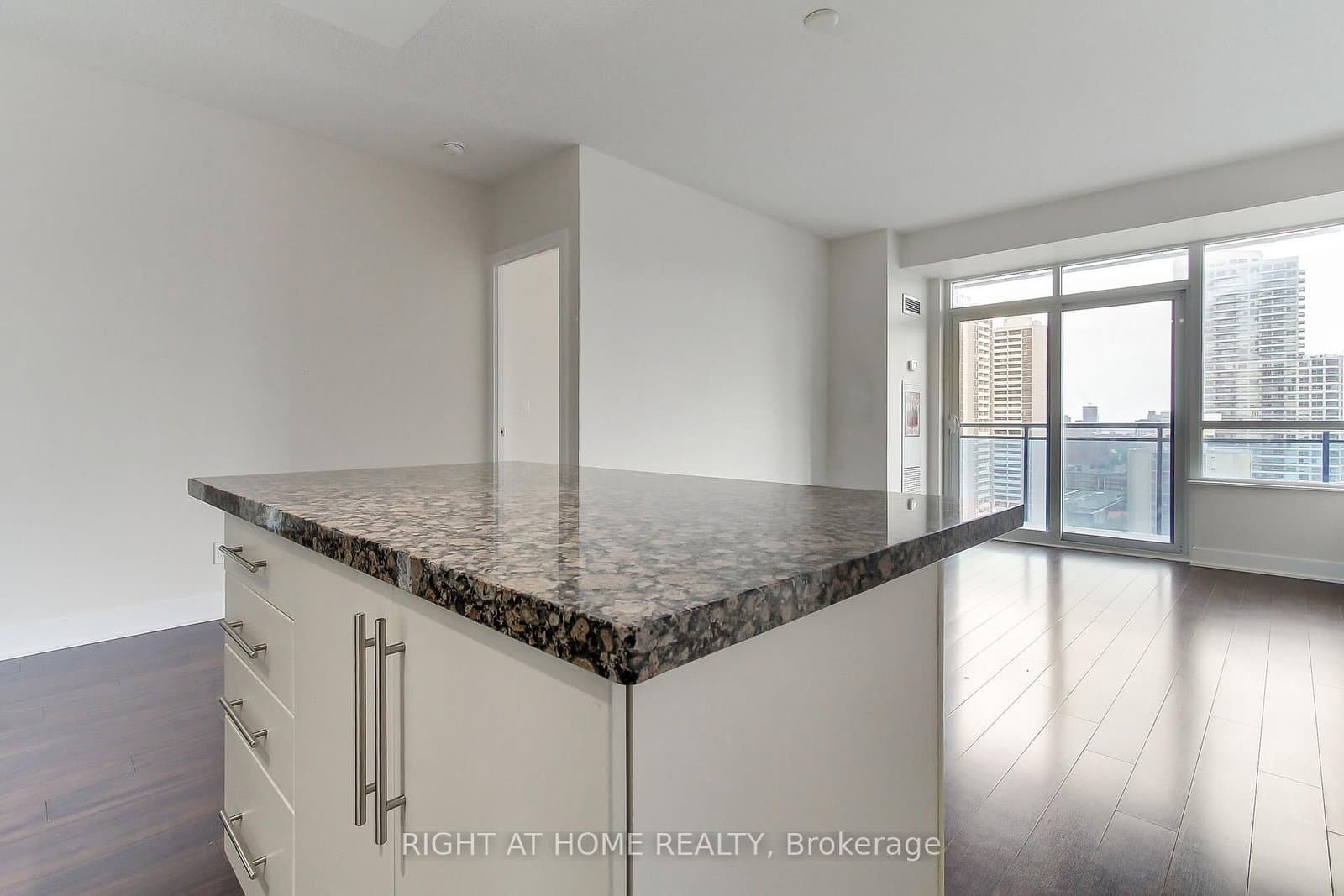 28 Linden Street, Unit 1405 thumbnail 20