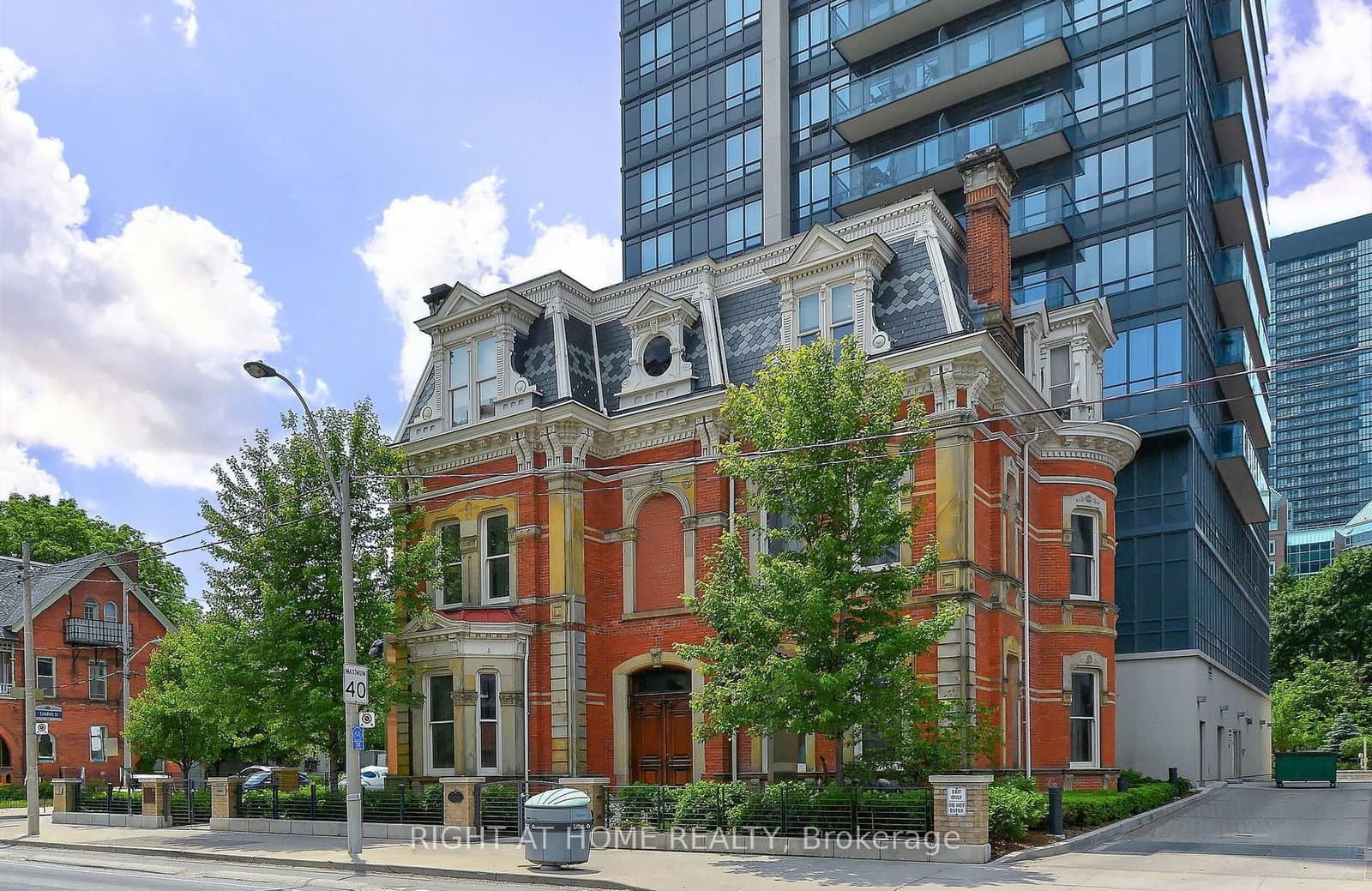 28 Linden Street, Unit 1405 thumbnail 4