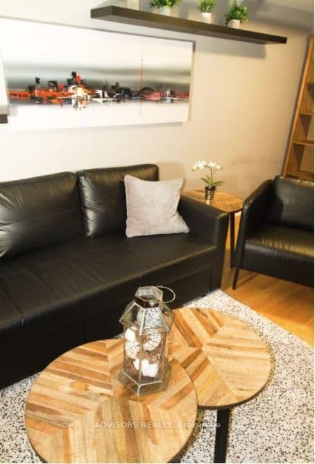 270 Wellington Street, Unit 413 thumbnail 3