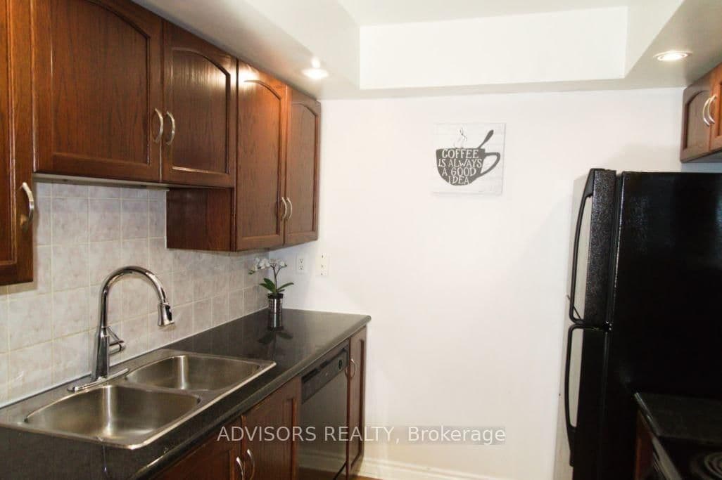 270 Wellington Street, Unit 413 thumbnail 6