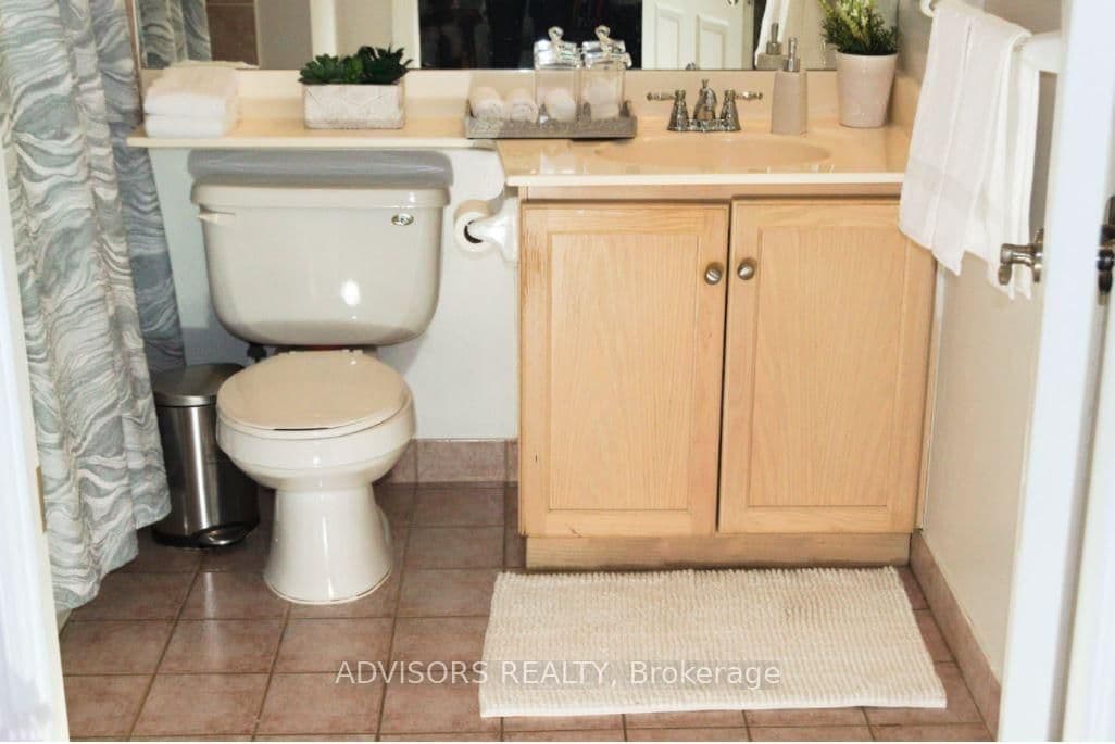 270 Wellington Street, Unit 413 thumbnail 9