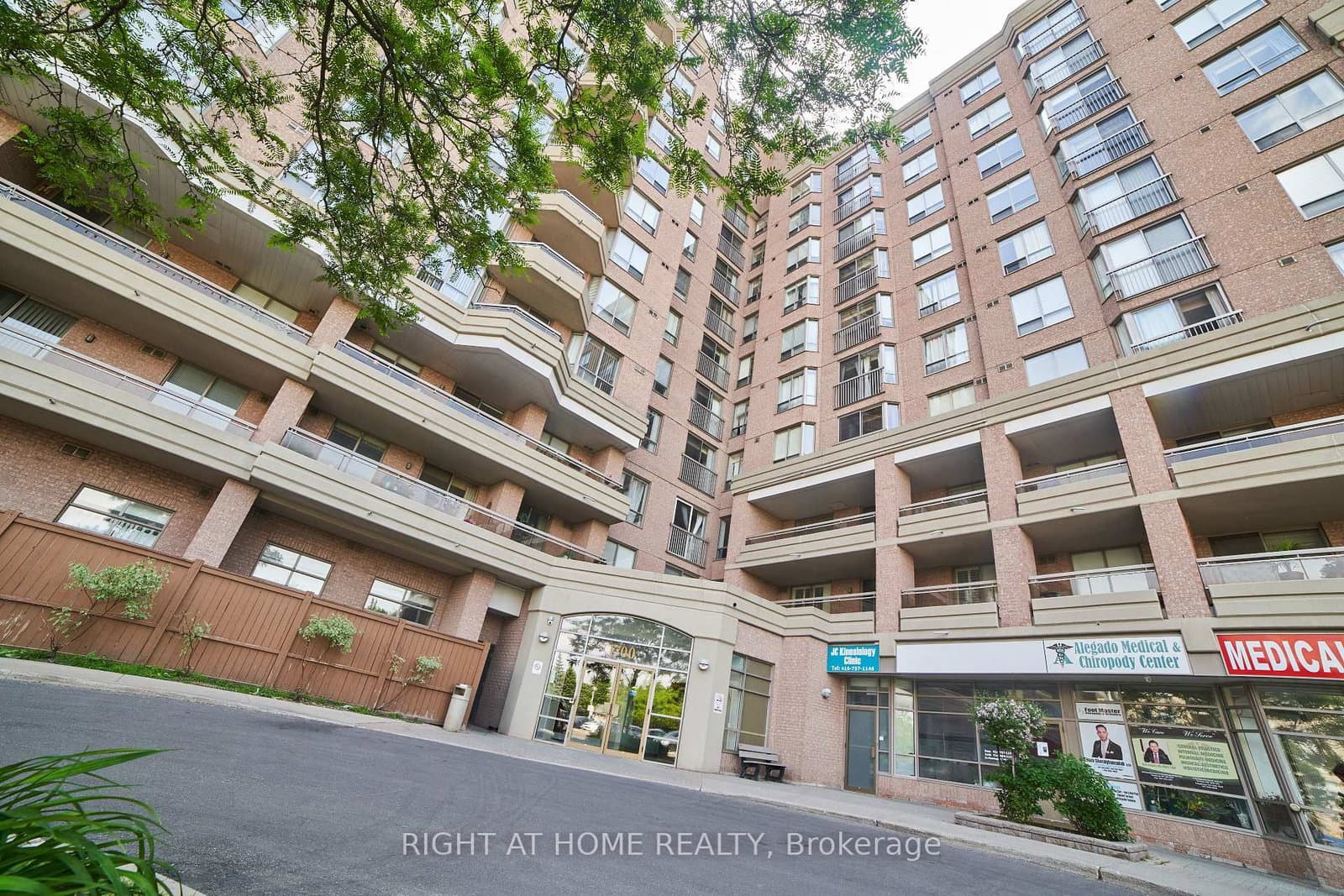 #609 - 1700 Eglinton Avenue E