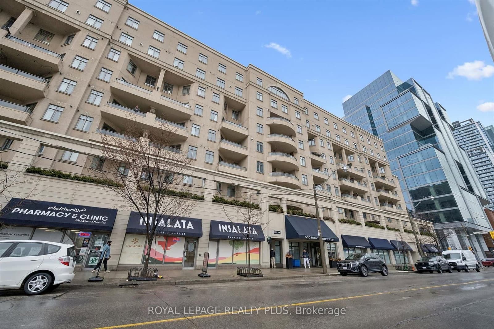 #620 - 550 Front Street W