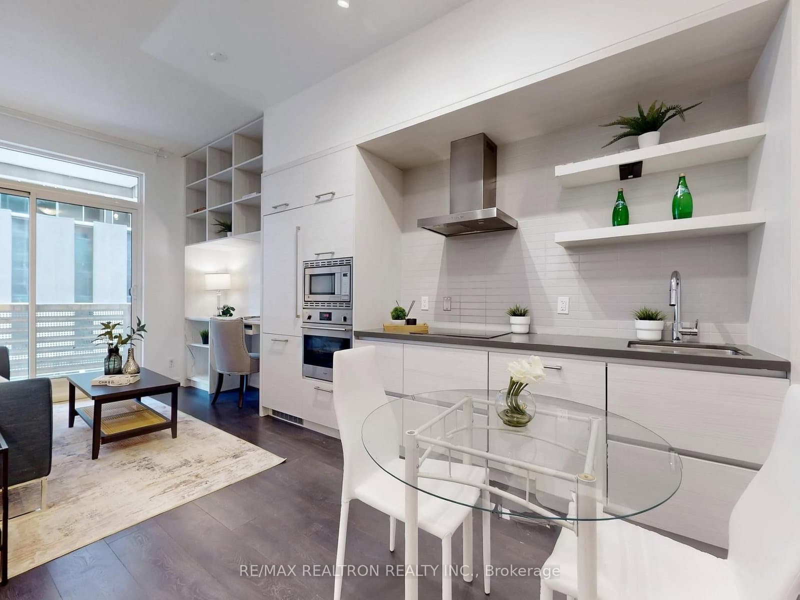 #213 - 2221 Yonge Street