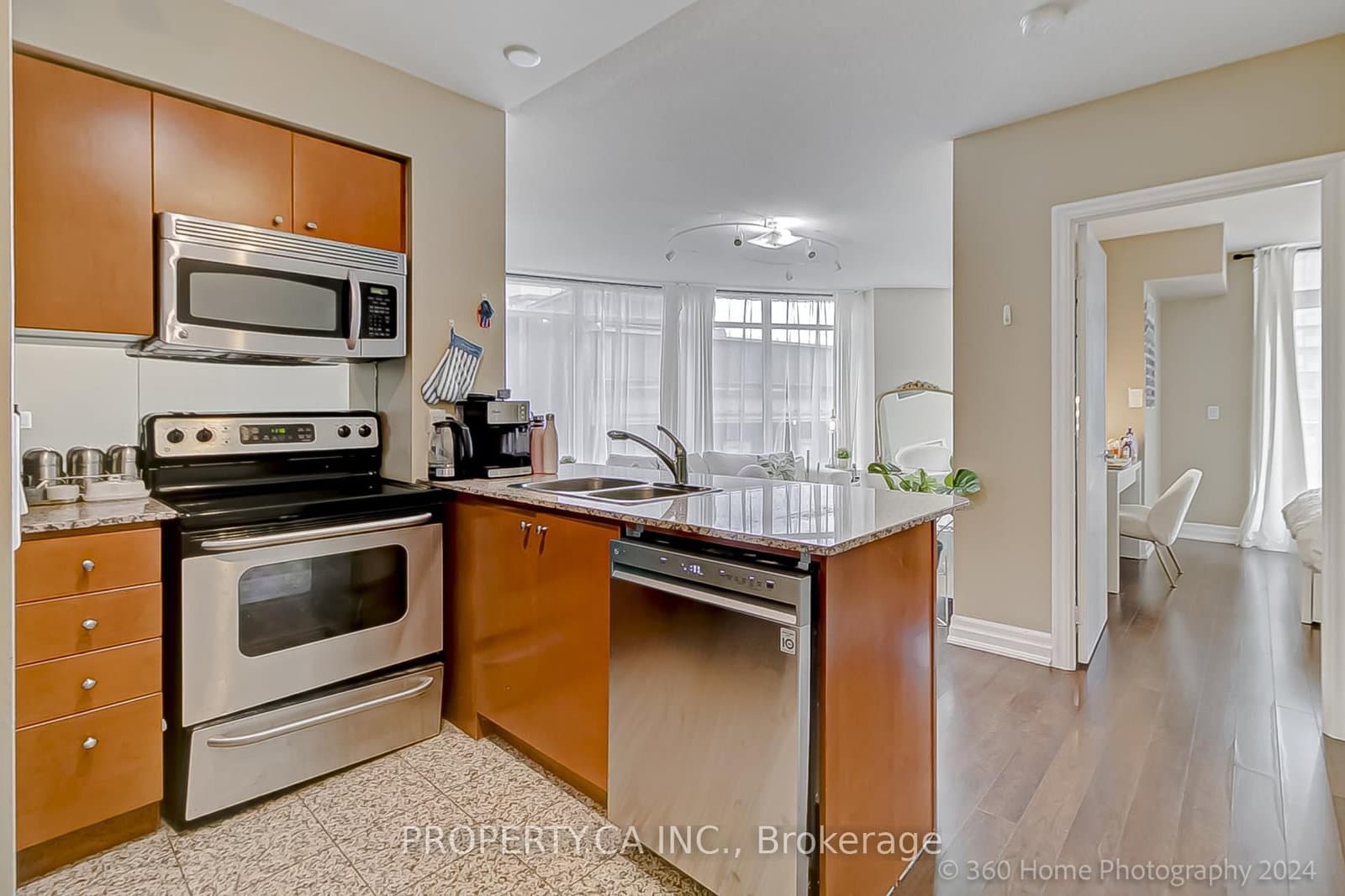 8 Scollard Street, Unit 702 thumbnail 11
