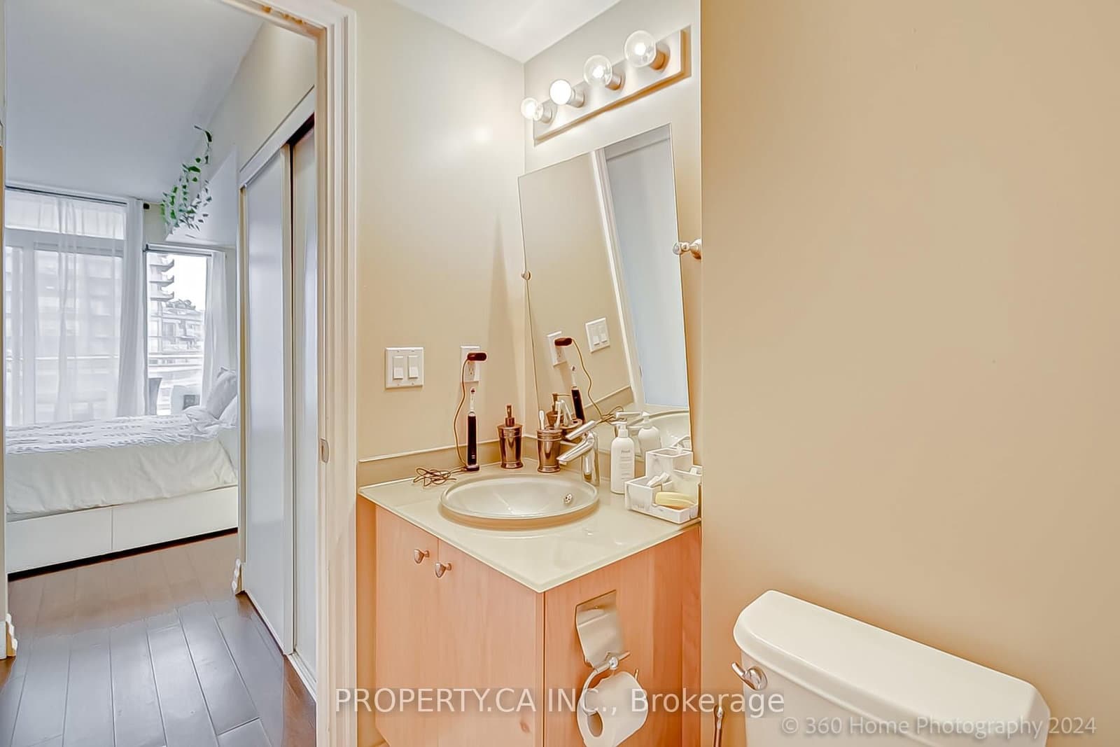 8 Scollard Street, Unit 702 thumbnail 7