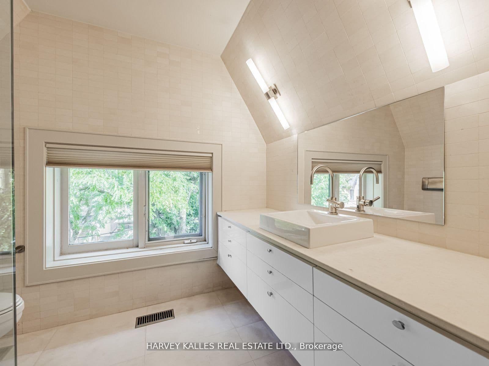80 Hazelton Avenue thumbnail 35