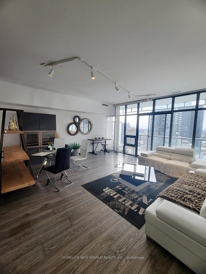 33 Charles Street E, Unit 2706 thumbnail 3