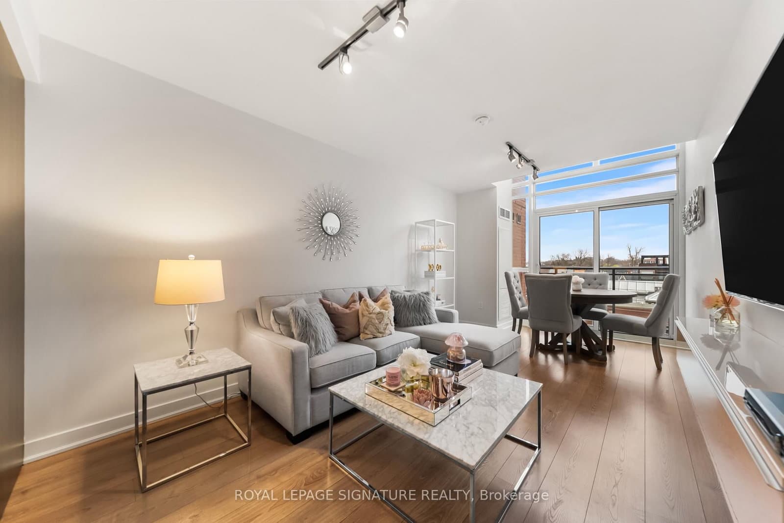 #425 - 775 King Street W