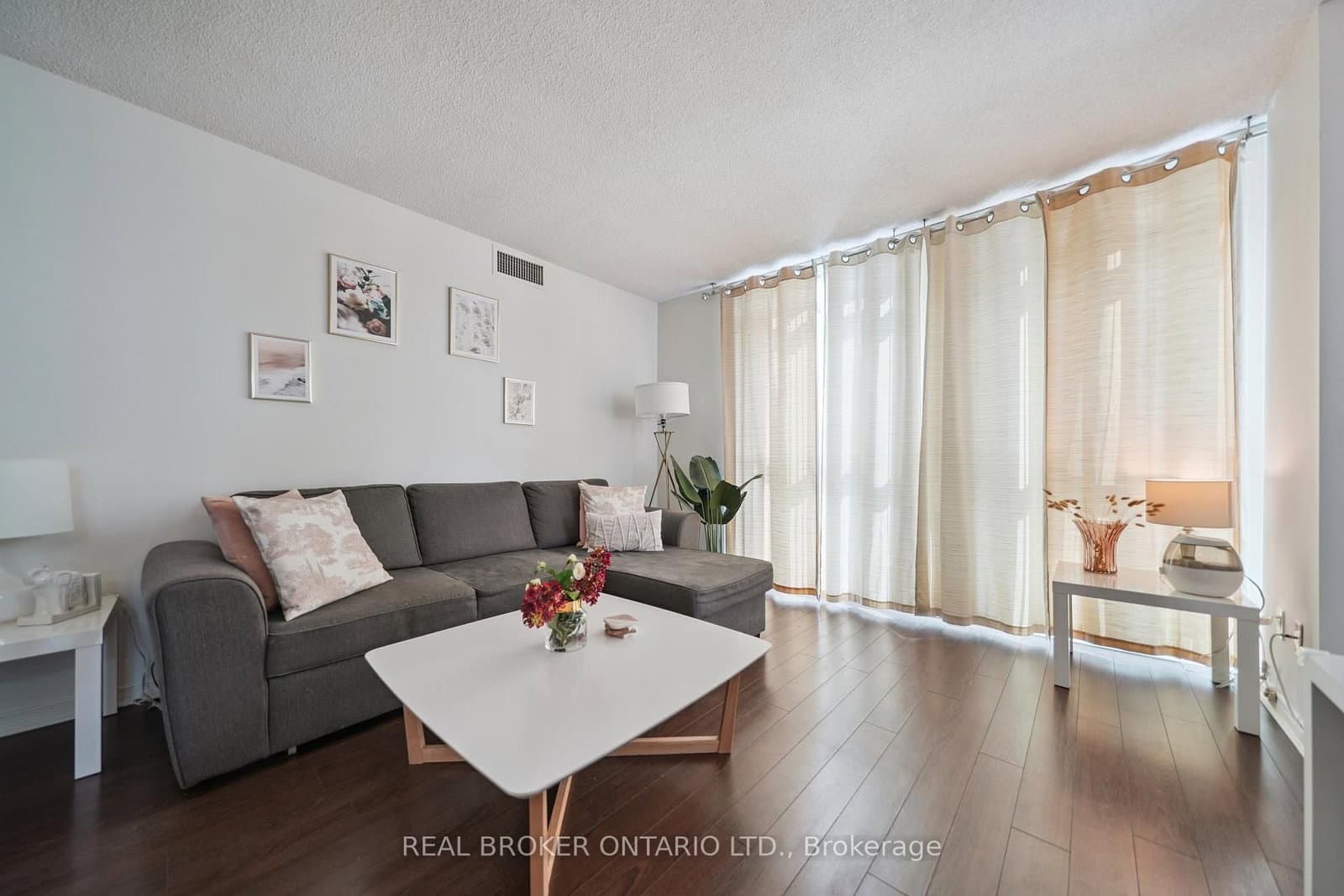 28 Harrison Garden Boulevard, Unit 808 thumbnail 13