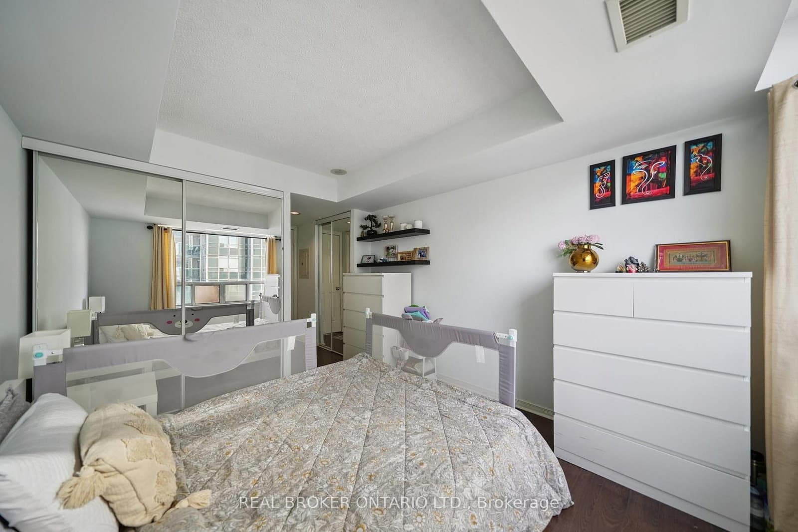 28 Harrison Garden Boulevard, Unit 808 thumbnail 14