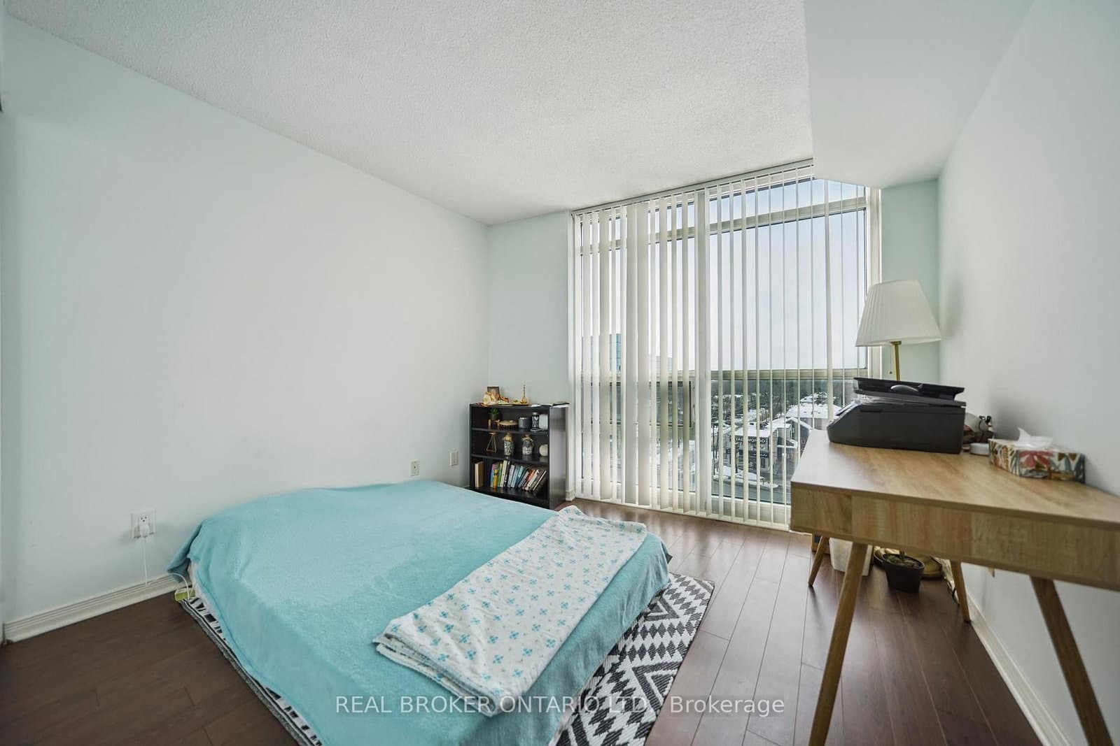28 Harrison Garden Boulevard, Unit 808 thumbnail 17