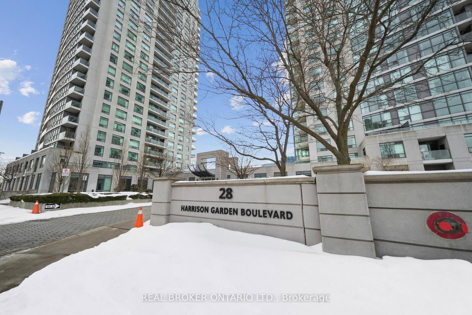28 Harrison Garden Boulevard, Unit 808 thumbnail 2
