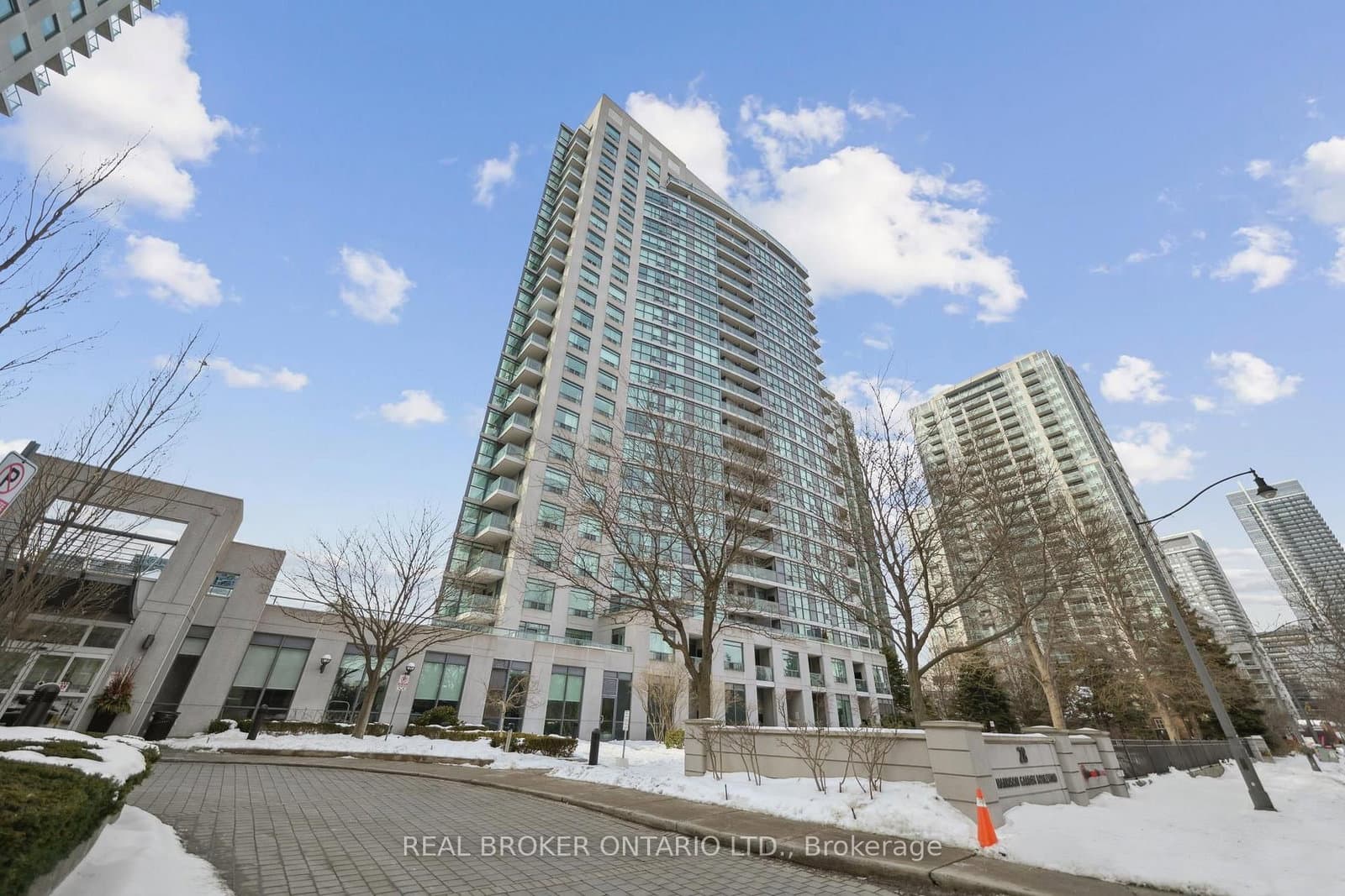 28 Harrison Garden Boulevard, Unit 808 thumbnail 3