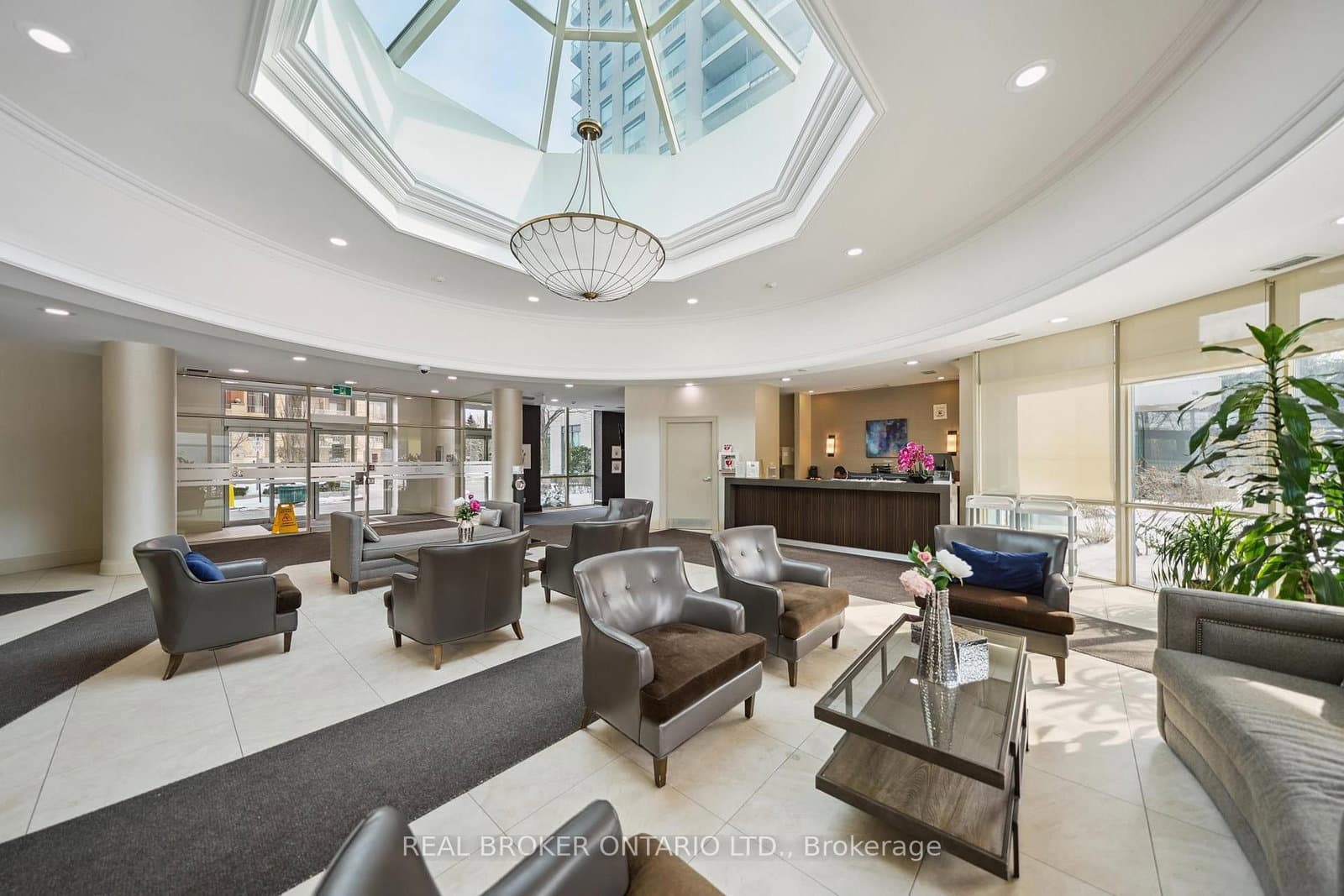 28 Harrison Garden Boulevard, Unit 808 thumbnail 4