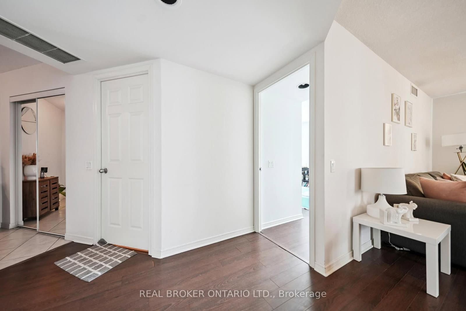 28 Harrison Garden Boulevard, Unit 808 thumbnail 6